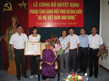 Công ty Điện lực Sơn La nhận phụng dưỡng mẹ Việt Nam Anh hùng Đoàn Thị Diệp